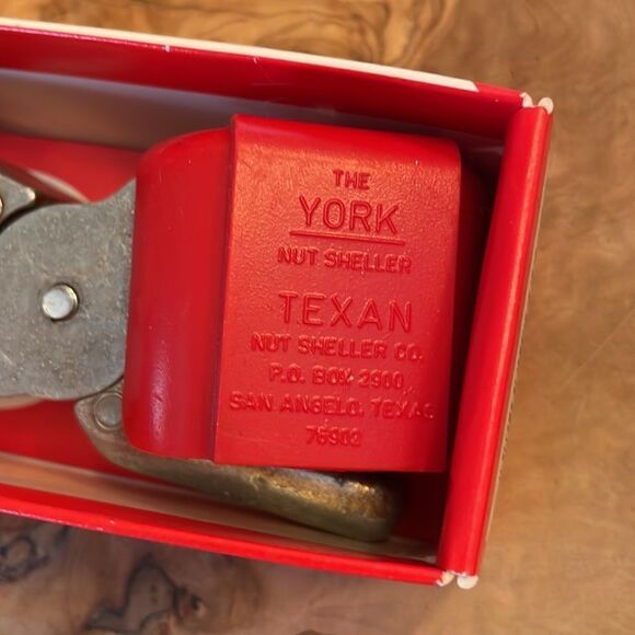 Texan "York" Nut Sheller - Picture 7 of 8